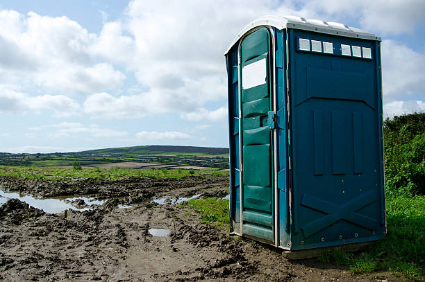 Best VIP or Luxury Restroom Trailers  in Clinton, IA
